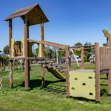 Recreatiepark De Wielen Semesterbostad *
