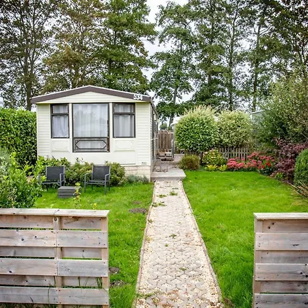 Recreatiepark De Wielen Semesterbostad *